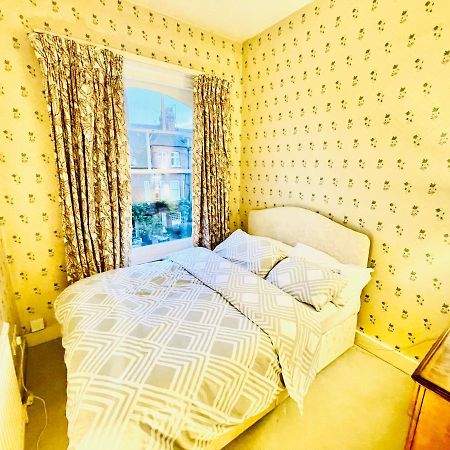 New Lovely 2-Bedroom Condo In Chelsea Londres Exterior foto