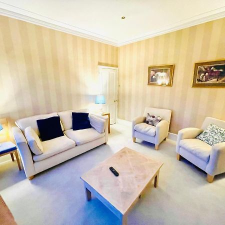 New Lovely 2-Bedroom Condo In Chelsea Londres Exterior foto
