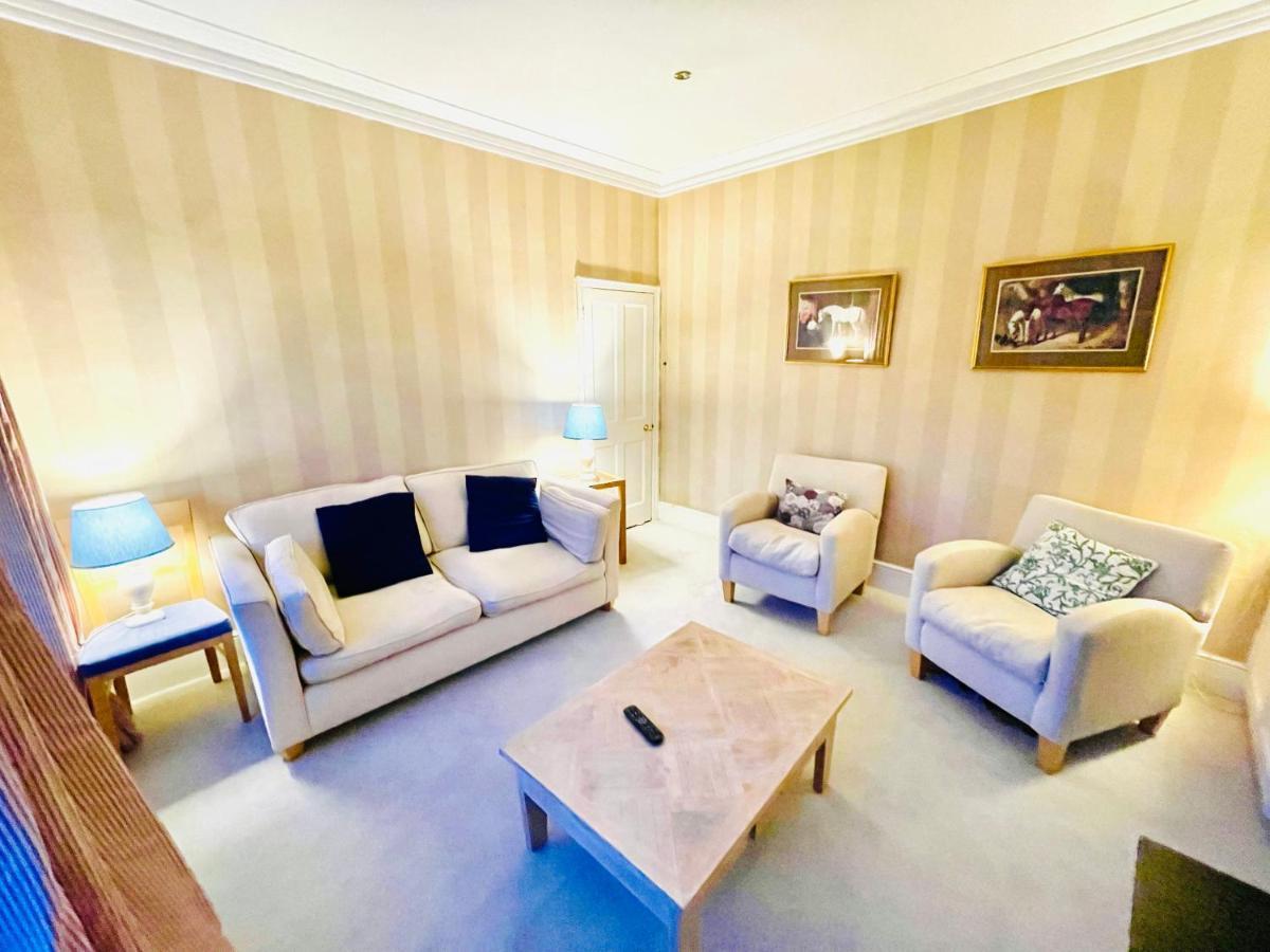 New Lovely 2-Bedroom Condo In Chelsea Londres Exterior foto